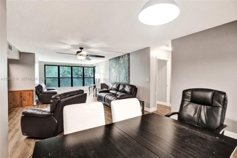 Condominio en venta en Coconut Creek, Florida, 2 dormitorios, 120.77 m2 № 2154080 - foto 16