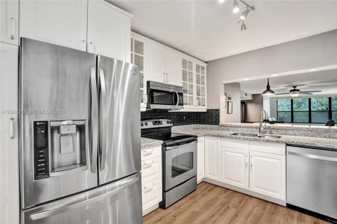 Condominio en venta en Coconut Creek, Florida, 2 dormitorios, 120.77 m2 № 2154080 - foto 12