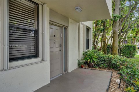 Condominio en venta en Coconut Creek, Florida, 2 dormitorios, 120.77 m2 № 2154080 - foto 6