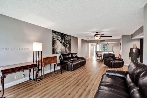 Condominio en venta en Coconut Creek, Florida, 2 dormitorios, 120.77 m2 № 2154080 - foto 21