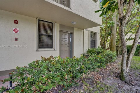 Condominio en venta en Coconut Creek, Florida, 2 dormitorios, 120.77 m2 № 2154080 - foto 5