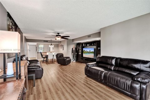 Condominio en venta en Coconut Creek, Florida, 2 dormitorios, 120.77 m2 № 2154080 - foto 20