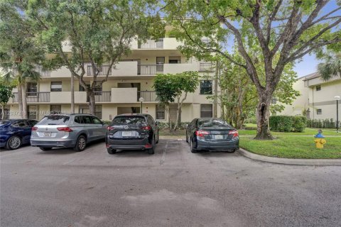 Condominio en venta en Coconut Creek, Florida, 2 dormitorios, 120.77 m2 № 2154080 - foto 3