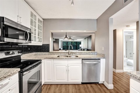 Condominio en venta en Coconut Creek, Florida, 2 dormitorios, 120.77 m2 № 2154080 - foto 10