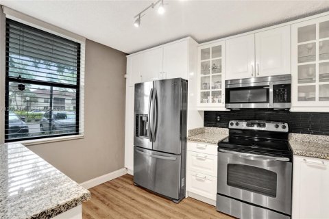 Condominio en venta en Coconut Creek, Florida, 2 dormitorios, 120.77 m2 № 2154080 - foto 9