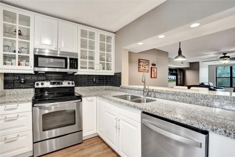 Condominio en venta en Coconut Creek, Florida, 2 dormitorios, 120.77 m2 № 2154080 - foto 14