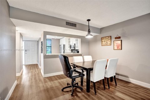 Condominio en venta en Coconut Creek, Florida, 2 dormitorios, 120.77 m2 № 2154080 - foto 17