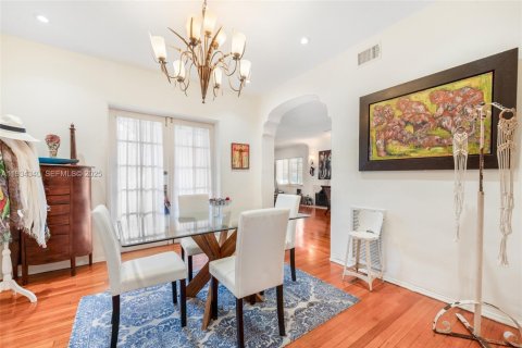 Propiedad comercial en venta en Coral Gables, Florida, 459.49 m2 № 1992685 - foto 15