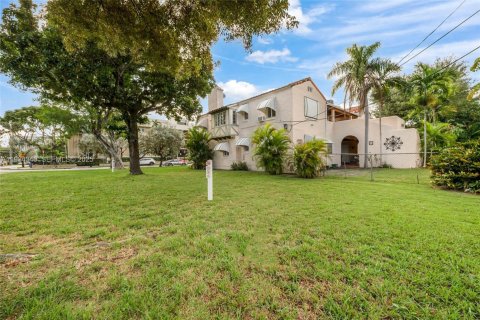 Propiedad comercial en venta en Coral Gables, Florida, 459.49 m2 № 1992685 - foto 5