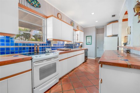 Propiedad comercial en venta en Coral Gables, Florida, 459.49 m2 № 1992685 - foto 16