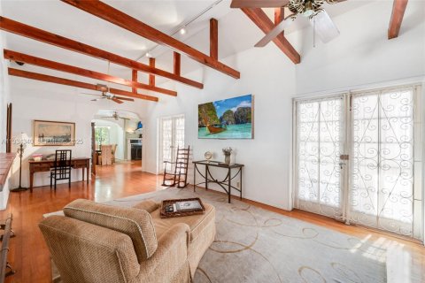 Propiedad comercial en venta en Coral Gables, Florida, 459.49 m2 № 1992685 - foto 8