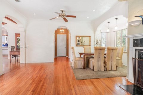 Propiedad comercial en venta en Coral Gables, Florida, 459.49 m2 № 1992685 - foto 14