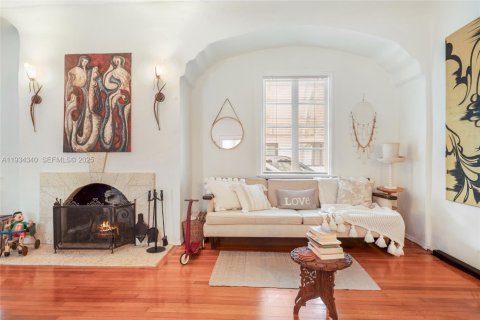 Propiedad comercial en venta en Coral Gables, Florida, 459.49 m2 № 1992685 - foto 11