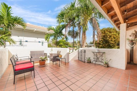 Propiedad comercial en venta en Coral Gables, Florida, 459.49 m2 № 1992685 - foto 20