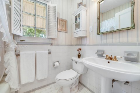 Propiedad comercial en venta en Coral Gables, Florida, 459.49 m2 № 1992685 - foto 18