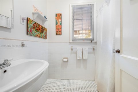 Propiedad comercial en venta en Coral Gables, Florida, 459.49 m2 № 1992685 - foto 19