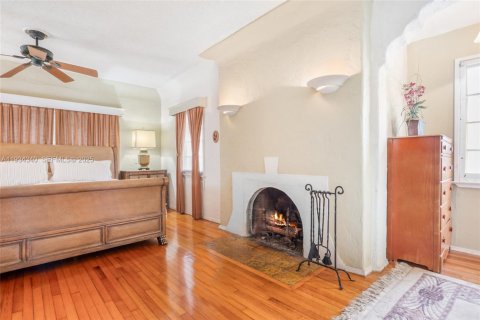 Propiedad comercial en venta en Coral Gables, Florida, 459.49 m2 № 1992685 - foto 13