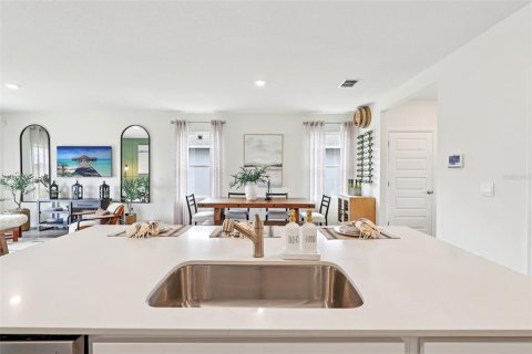 House in Davenport, Florida 5 bedrooms, 227.33 sq.m. № 2208106 - photo 14