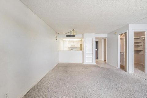 Condominio en venta en Clearwater, Florida, 6 habitaciones, 52.49 m2 № 1828440 - foto 11