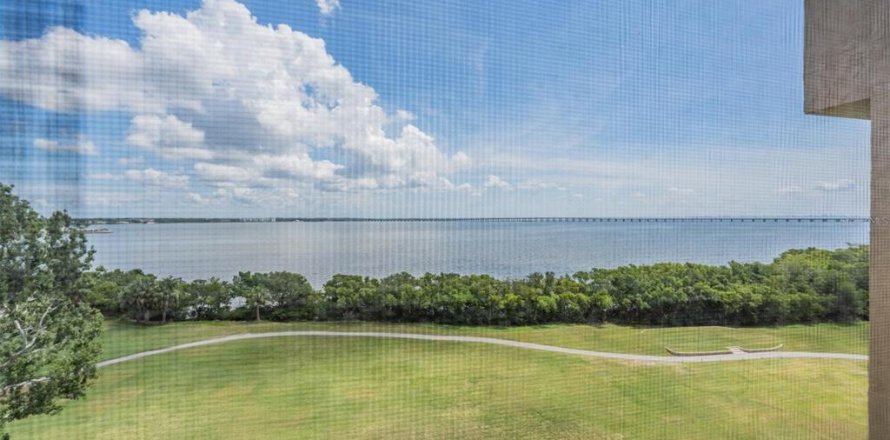 Condominio en Clearwater, Florida, 6 habitaciones  № 1828440