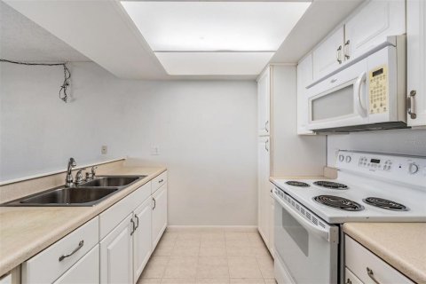 Condominio en venta en Clearwater, Florida, 6 habitaciones, 52.49 m2 № 1828440 - foto 5