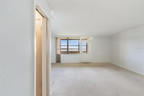 Condominio en venta en Clearwater, Florida, 6 habitaciones, 52.49 m2 № 1828440 - foto 10