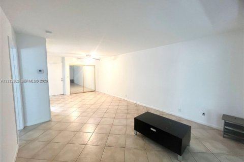 Copropriété à louer à Oakland Park, Floride: 1 chambre, 70.61 m2 № 2431303 - photo 6