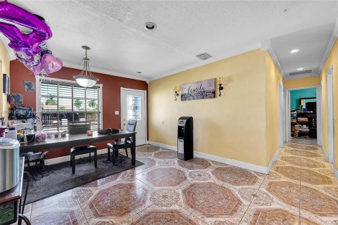 Villa ou maison à vendre à Miami Gardens, Floride: 4 chambres, 159.61 m2 № 1969032 - photo 8