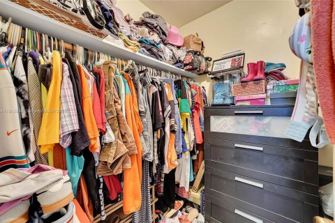 Villa ou maison à vendre à Miami Gardens, Floride: 4 chambres, 159.61 m2 № 1969032 - photo 25