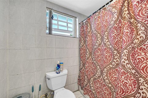 Villa ou maison à vendre à Miami Gardens, Floride: 4 chambres, 159.61 m2 № 1969032 - photo 26