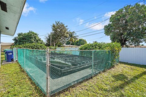 Villa ou maison à vendre à Miami Gardens, Floride: 4 chambres, 159.61 m2 № 1969032 - photo 28