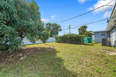 Villa ou maison à vendre à Miami Gardens, Floride: 4 chambres, 159.61 m2 № 1969032 - photo 27