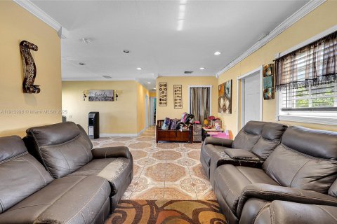 Villa ou maison à vendre à Miami Gardens, Floride: 4 chambres, 159.61 m2 № 1969032 - photo 11