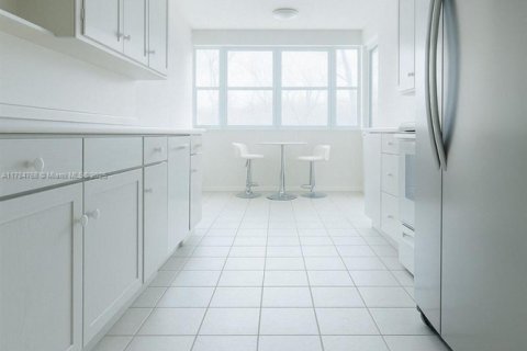 Condo in Hallandale Beach, Florida, 1 bedroom  № 1726825 - photo 6