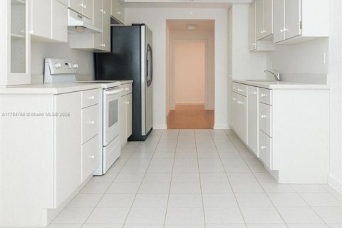 Condo in Hallandale Beach, Florida, 1 bedroom  № 1726825 - photo 8