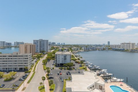 Condo in Hallandale Beach, Florida, 1 bedroom  № 1726825 - photo 4