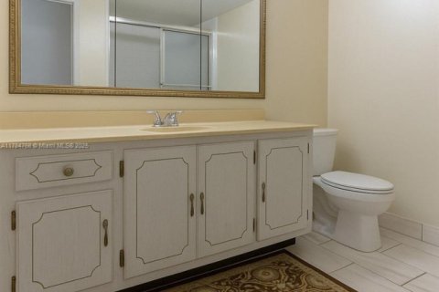 Condo in Hallandale Beach, Florida, 1 bedroom  № 1726825 - photo 11