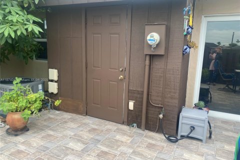 Купить таунхаус в Майами, Флорида 3 спальни, 113.81м2, № 1924785 - фото 18