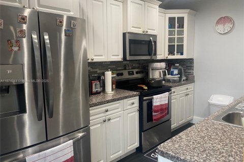 Купить таунхаус в Майами, Флорида 3 спальни, 113.81м2, № 1924785 - фото 9