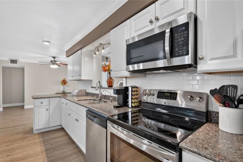 Villa ou maison à vendre à Sun City Center, Floride: 2 chambres, 172.05 m2 № 2422812 - photo 6