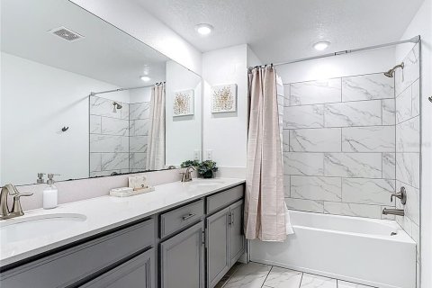 Adosado en venta en Kissimmee, Florida, 5 dormitorios, 201.41 m2 № 1858114 - foto 25