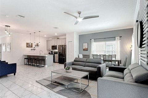 Adosado en venta en Kissimmee, Florida, 5 dormitorios, 201.41 m2 № 1858114 - foto 8