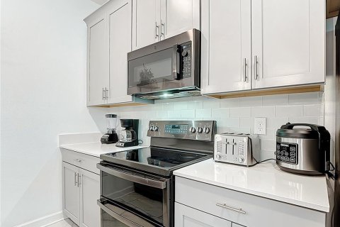Adosado en venta en Kissimmee, Florida, 5 dormitorios, 201.41 m2 № 1858114 - foto 13