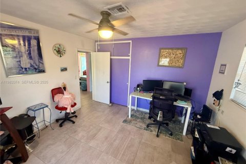 House in Pompano Beach, Florida 2 bedrooms, 140 sq.m. № 2047127 - photo 19