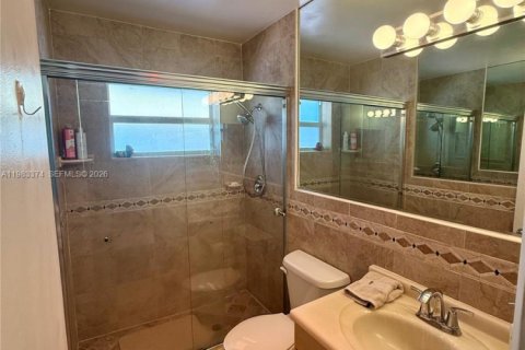 House in Pompano Beach, Florida 2 bedrooms, 140 sq.m. № 2047127 - photo 20