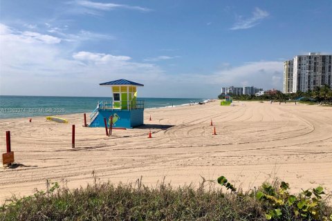 Купить виллу или дом в Помпано-Бич, Флорида 2 спальни, 140м2, № 2047127 - фото 27