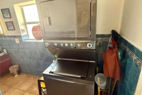 House in Pompano Beach, Florida 2 bedrooms, 140 sq.m. № 2047127 - photo 23