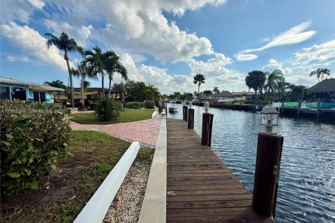 House in Pompano Beach, Florida 2 bedrooms, 140 sq.m. № 2047127 - photo 7