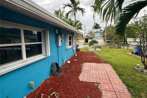 House in Pompano Beach, Florida 2 bedrooms, 140 sq.m. № 2047127 - photo 3