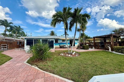 House in Pompano Beach, Florida 2 bedrooms, 140 sq.m. № 2047127 - photo 2